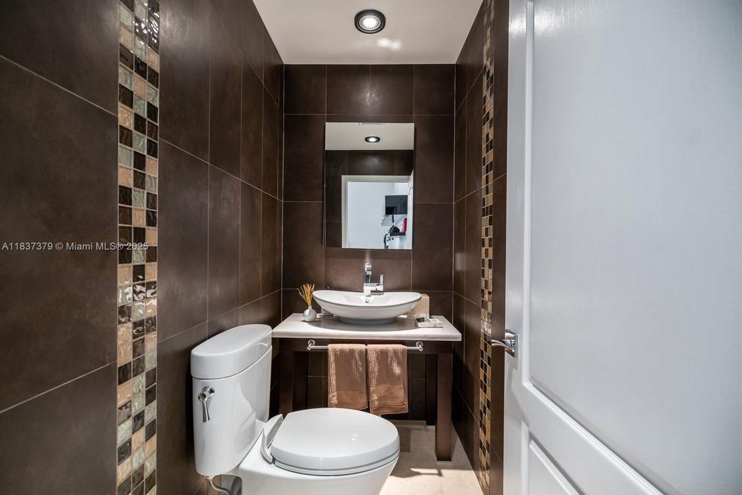 В аренду: $12,000 (5 спален, 4 ванн, 3834 Квадратных фут)