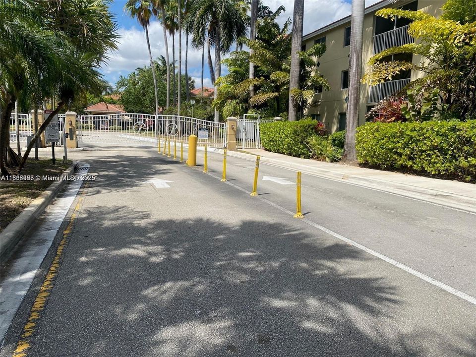 Recently Rented: $2,000 (2 beds, 2 baths, 820 Square Feet)