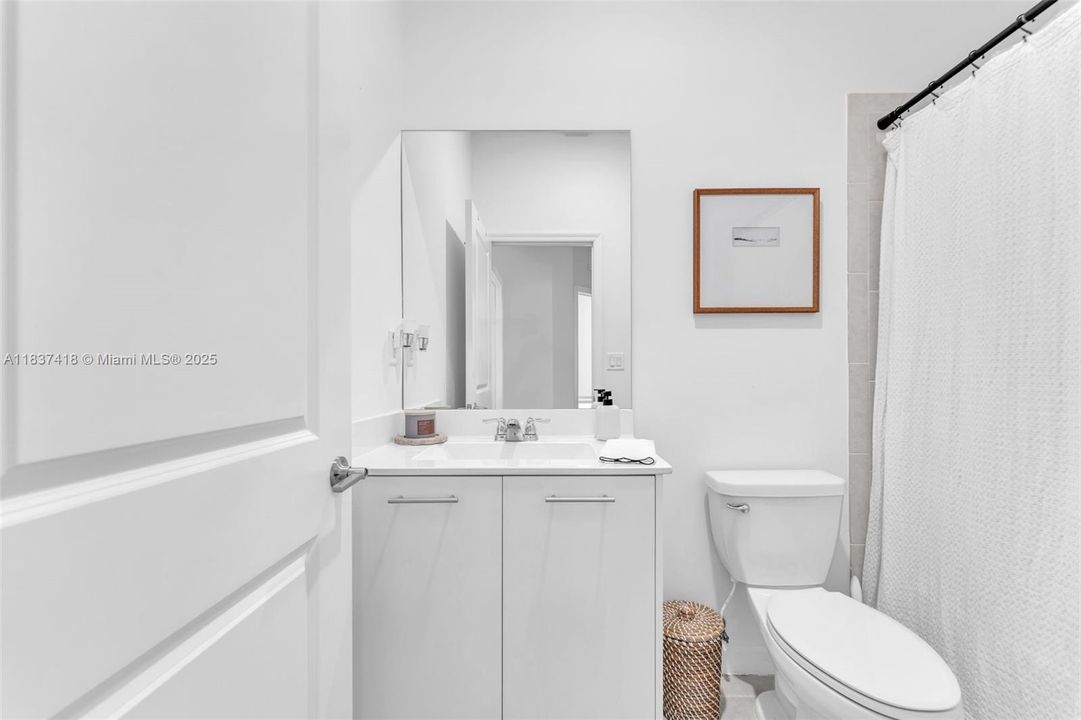 En Venta: $645,000 (3 camas, 2 baños, 1695 Pies cuadrados)