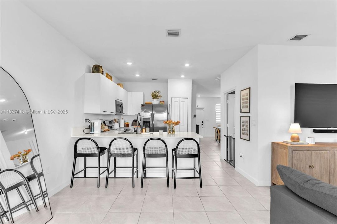 En Venta: $645,000 (3 camas, 2 baños, 1695 Pies cuadrados)