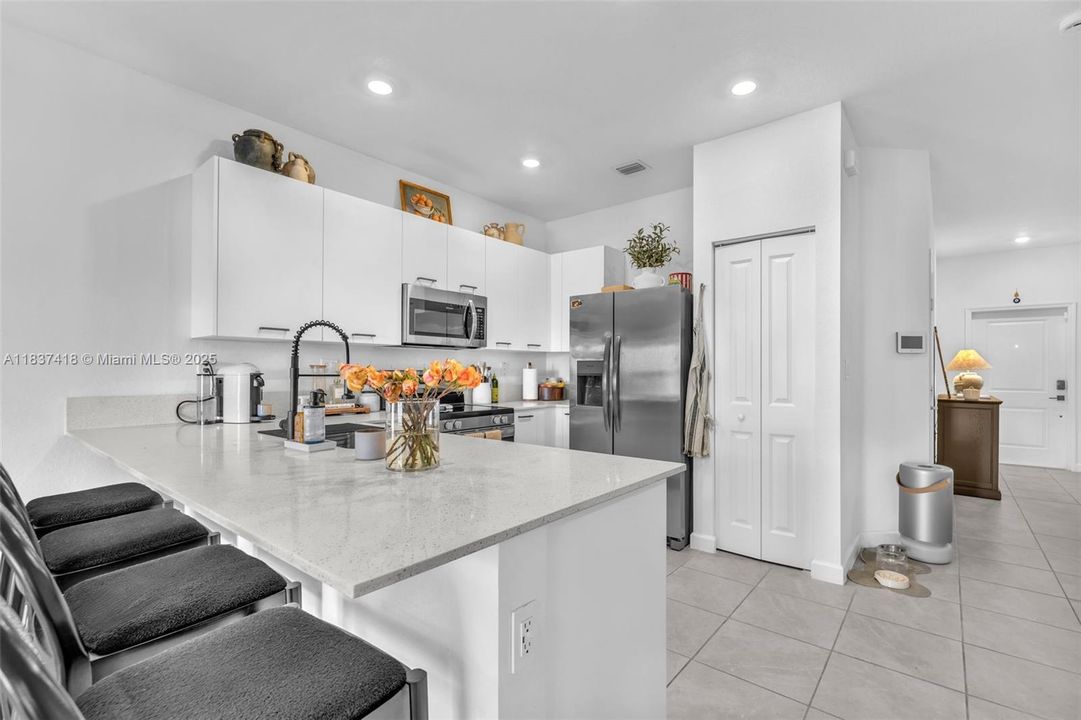 En Venta: $645,000 (3 camas, 2 baños, 1695 Pies cuadrados)