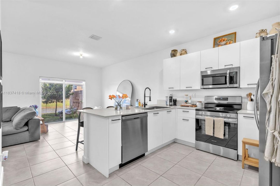 En Venta: $645,000 (3 camas, 2 baños, 1695 Pies cuadrados)