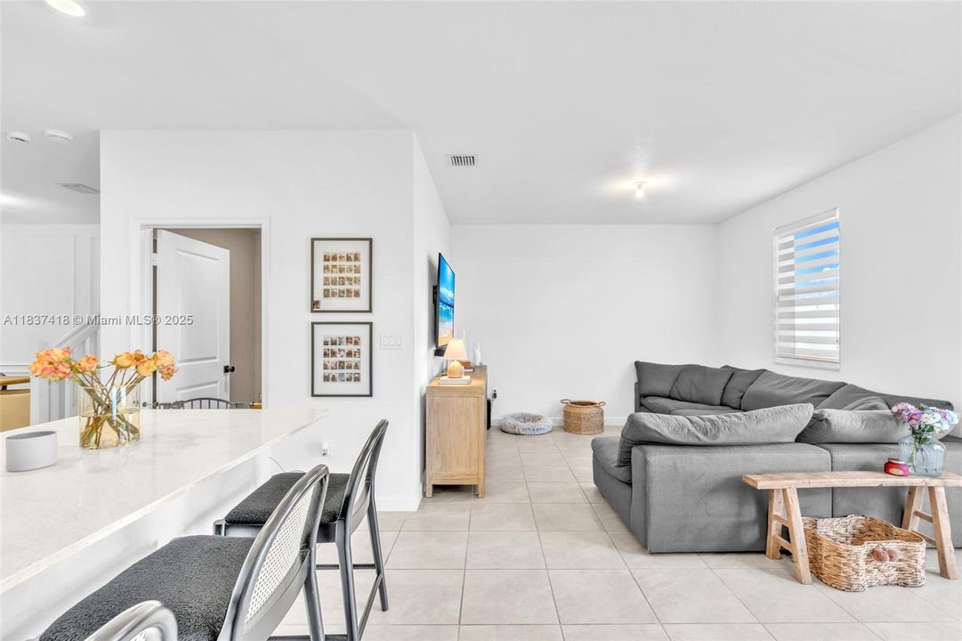 En Venta: $645,000 (3 camas, 2 baños, 1695 Pies cuadrados)