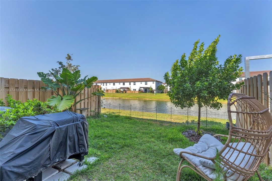 En Venta: $645,000 (3 camas, 2 baños, 1695 Pies cuadrados)