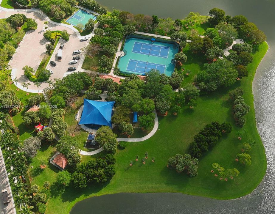 Recientemente alquilado: $6,200 (4 camas, 4 baños, 2874 Pies cuadrados)