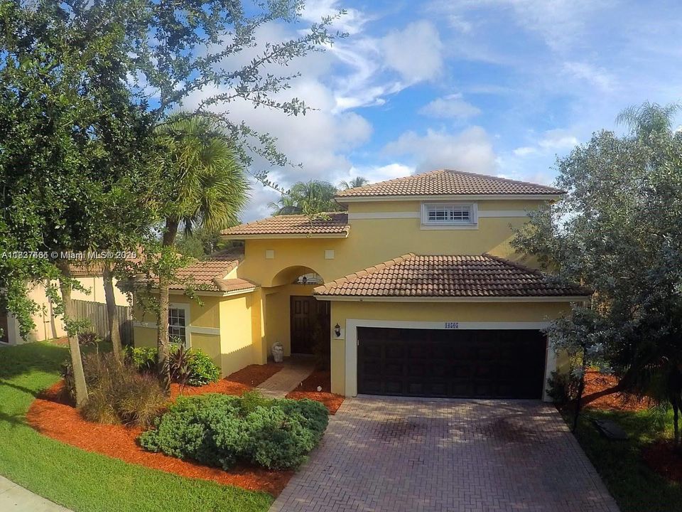 Recientemente alquilado: $6,200 (4 camas, 4 baños, 2874 Pies cuadrados)