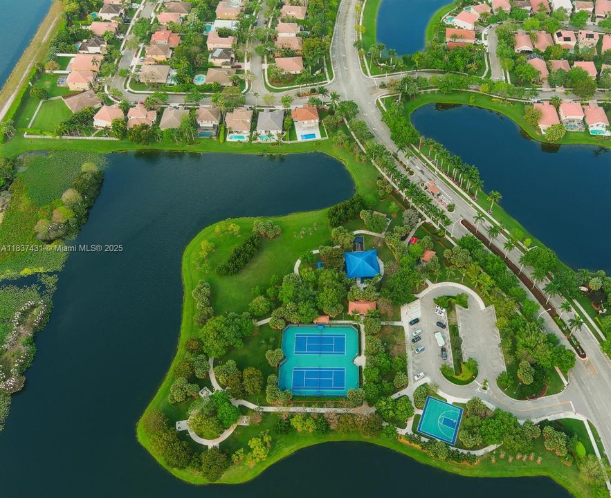 Recientemente alquilado: $6,200 (4 camas, 4 baños, 2874 Pies cuadrados)