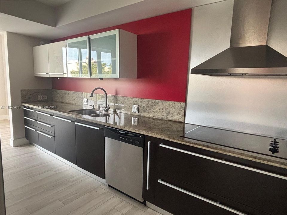 En Venta: $1,149,000 (3 camas, 2 baños, 1360 Pies cuadrados)