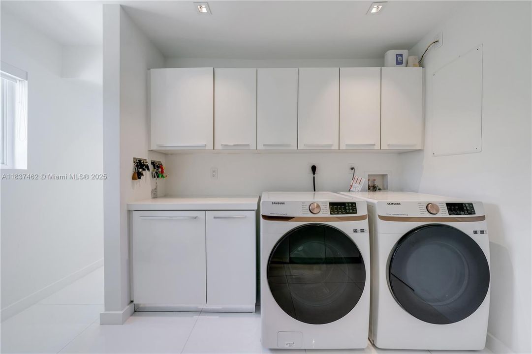 На продажу: $4,700,000 (4 спален, 3 ванн, 2689 Квадратных фут)