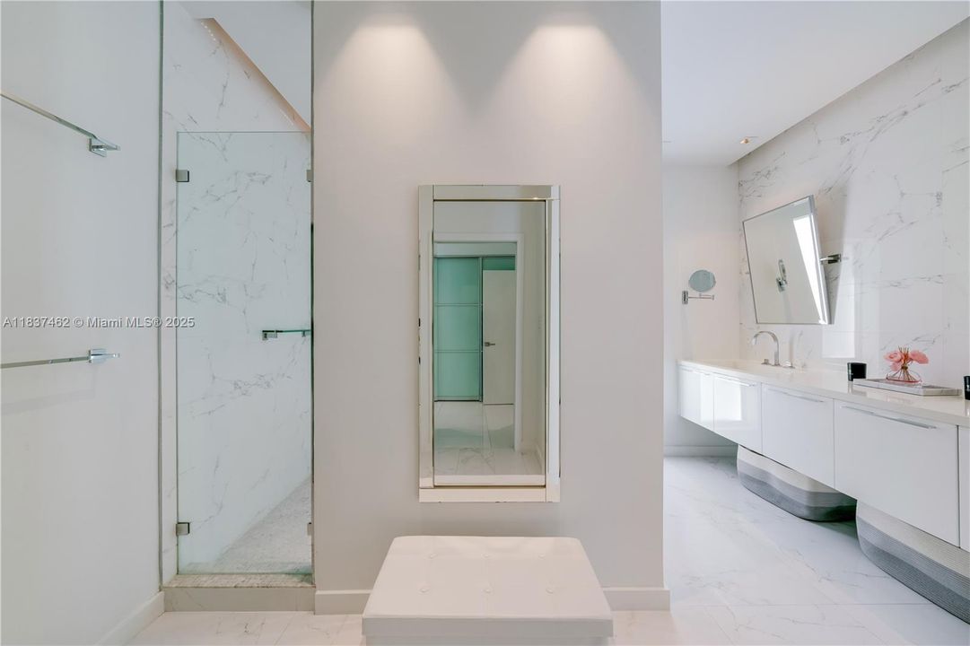 На продажу: $4,700,000 (4 спален, 3 ванн, 2689 Квадратных фут)