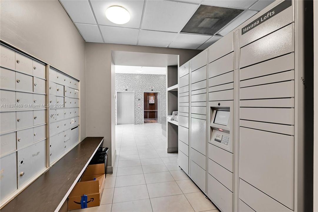 待售: $360,000 (2 贝兹, 2 浴室, 984 平方英尺)