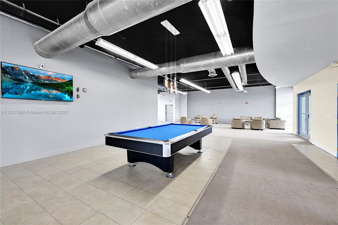 待售: $360,000 (2 贝兹, 2 浴室, 984 平方英尺)