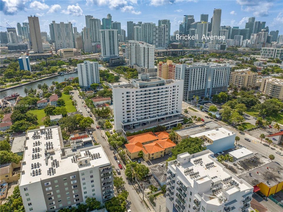 待售: $360,000 (2 贝兹, 2 浴室, 984 平方英尺)