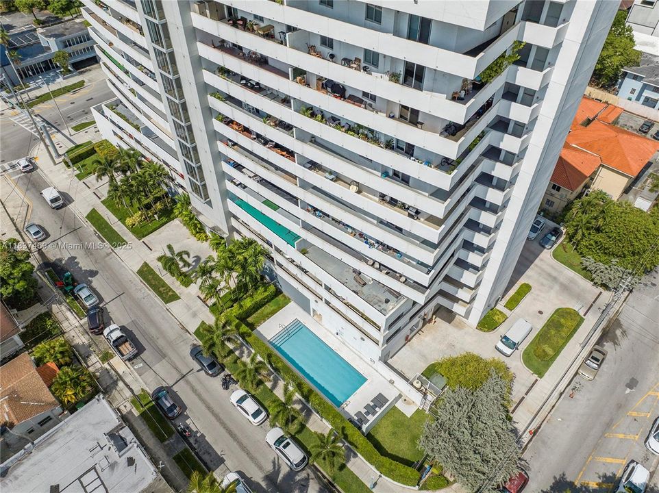 待售: $360,000 (2 贝兹, 2 浴室, 984 平方英尺)