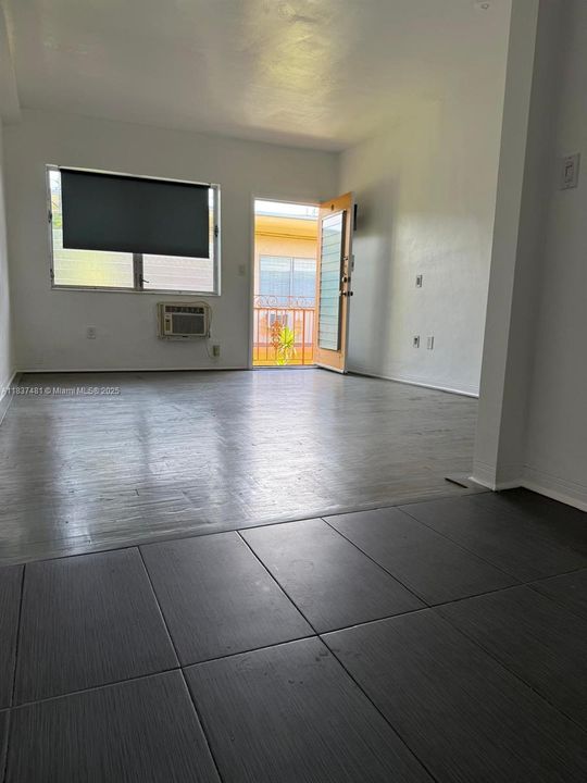 最近售出: $139,000 (0 贝兹, 1 浴室, 380 平方英尺)