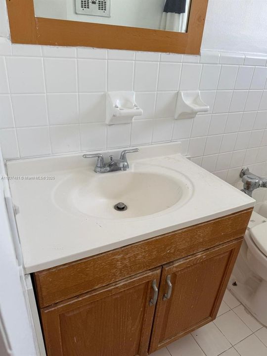 最近售出: $139,000 (0 贝兹, 1 浴室, 380 平方英尺)