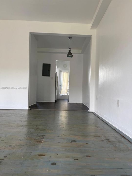 最近售出: $139,000 (0 贝兹, 1 浴室, 380 平方英尺)