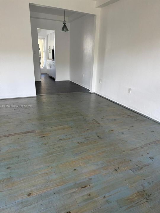 最近售出: $139,000 (0 贝兹, 1 浴室, 380 平方英尺)