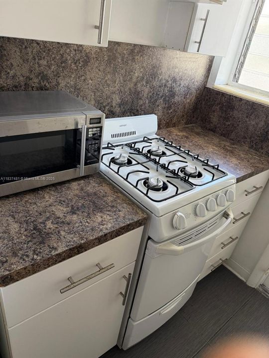 最近售出: $139,000 (0 贝兹, 1 浴室, 380 平方英尺)