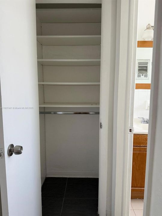 最近售出: $139,000 (0 贝兹, 1 浴室, 380 平方英尺)