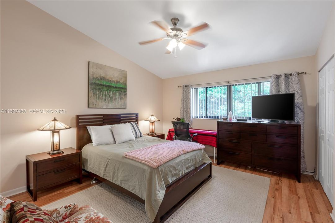 En Venta: $298,000 (2 camas, 2 baños, 1098 Pies cuadrados)