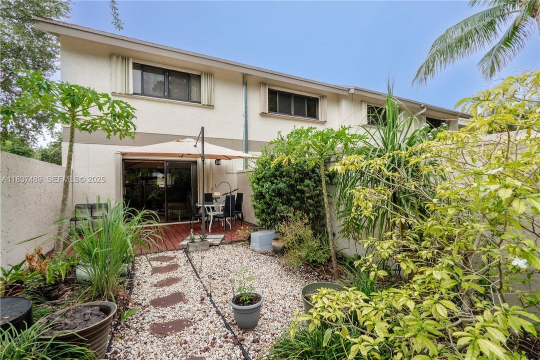 En Venta: $298,000 (2 camas, 2 baños, 1098 Pies cuadrados)