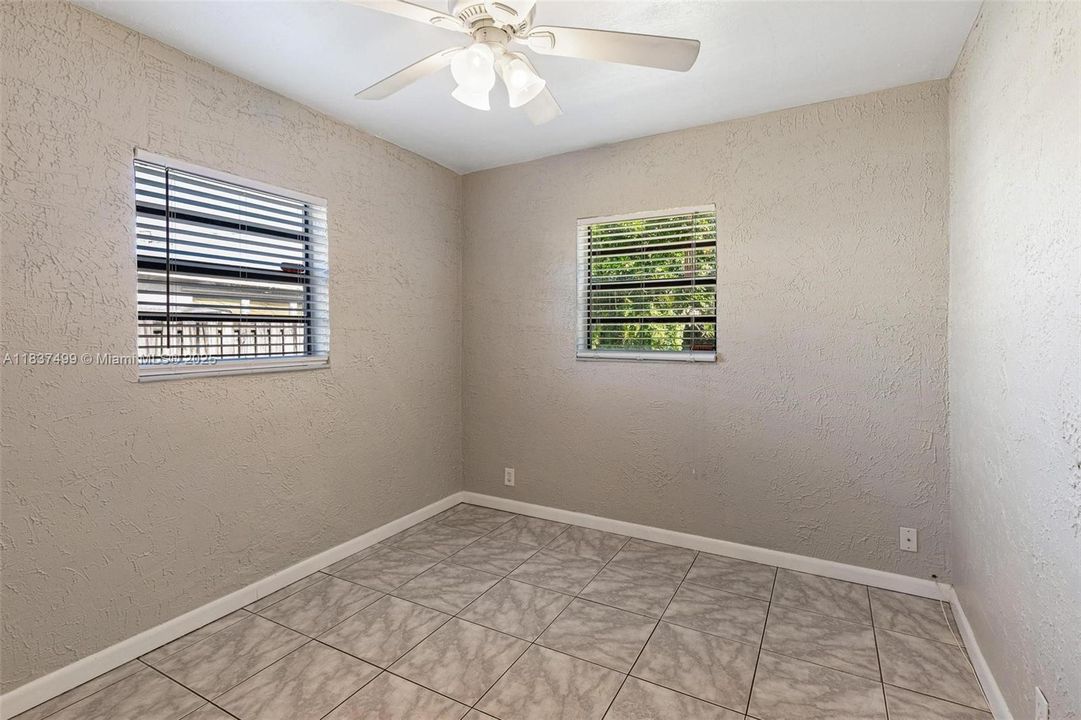 Vendido Recientemente: $396,000 (3 camas, 1 baños, 1043 Pies cuadrados)