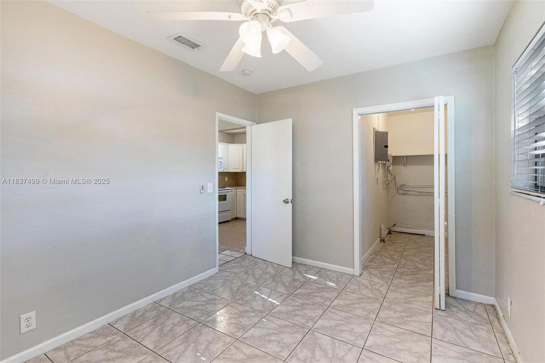 Vendido Recientemente: $396,000 (3 camas, 1 baños, 1043 Pies cuadrados)