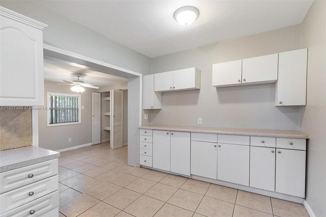 Vendido Recientemente: $396,000 (3 camas, 1 baños, 1043 Pies cuadrados)