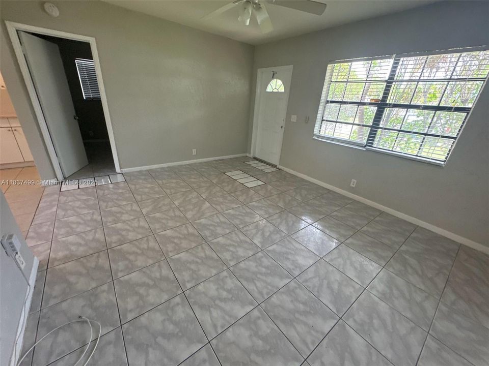 Vendido Recientemente: $396,000 (3 camas, 1 baños, 1043 Pies cuadrados)