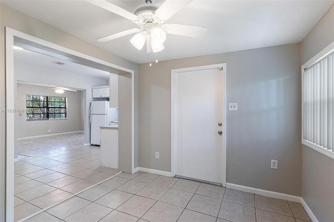 Vendido Recientemente: $396,000 (3 camas, 1 baños, 1043 Pies cuadrados)