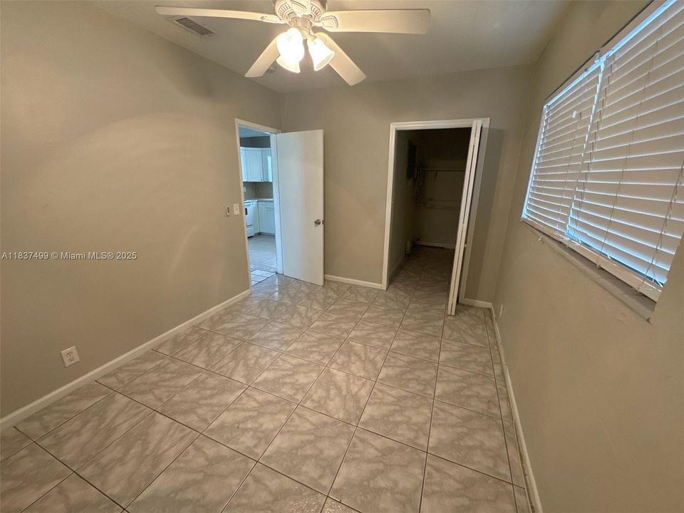 Vendido Recientemente: $396,000 (3 camas, 1 baños, 1043 Pies cuadrados)