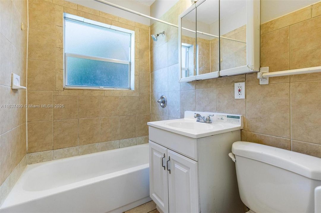 Vendido Recientemente: $396,000 (3 camas, 1 baños, 1043 Pies cuadrados)