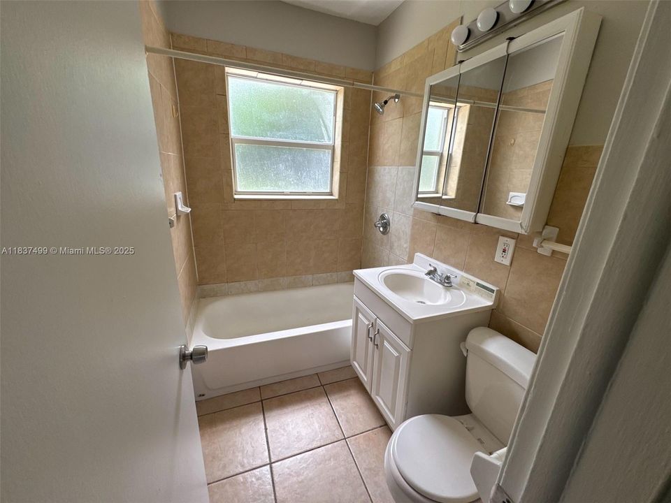 Vendido Recientemente: $396,000 (3 camas, 1 baños, 1043 Pies cuadrados)