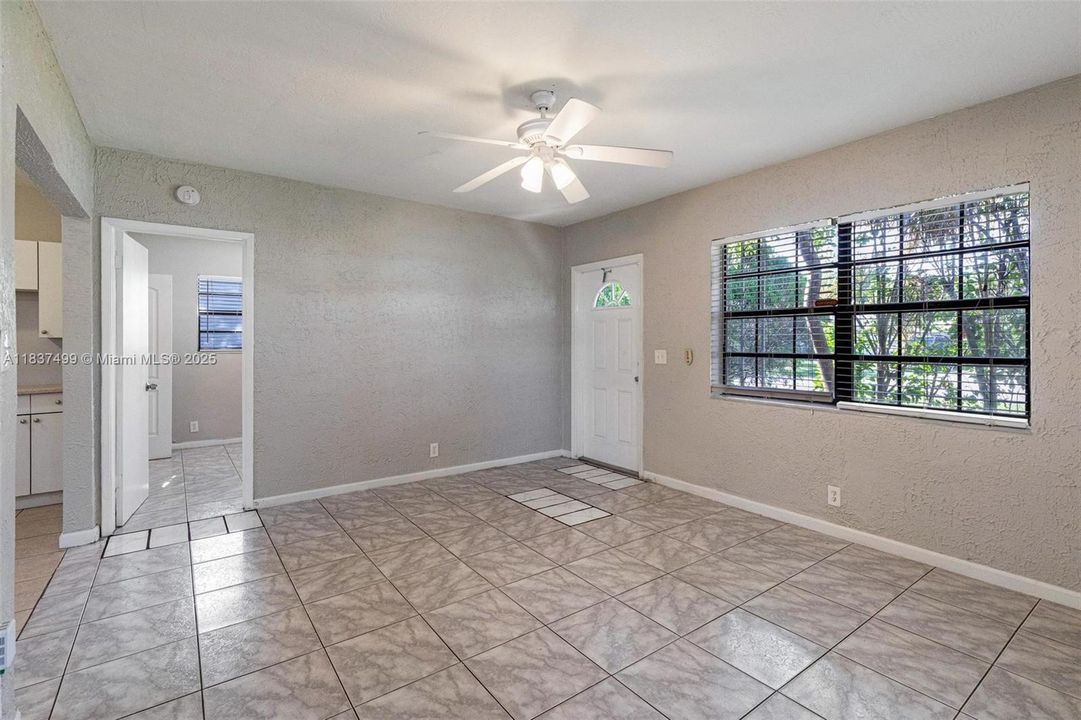 Vendido Recientemente: $396,000 (3 camas, 1 baños, 1043 Pies cuadrados)