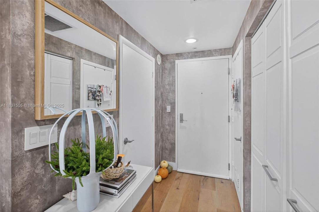 Activo con contrato: $345,000 (1 camas, 1 baños, 978 Pies cuadrados)