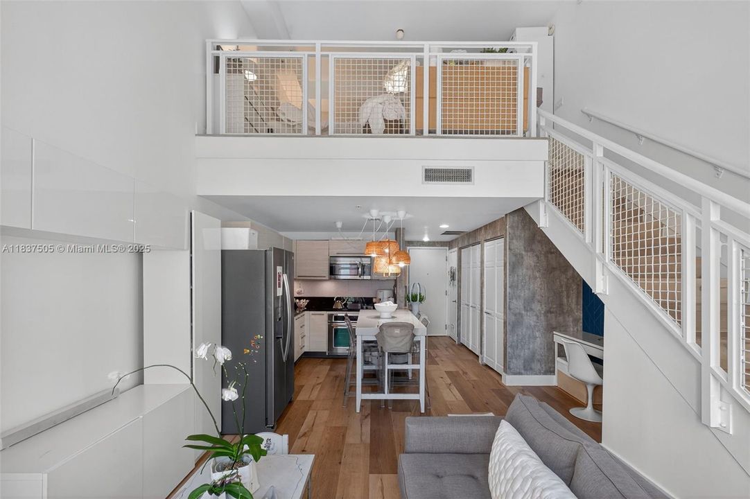 Activo con contrato: $345,000 (1 camas, 1 baños, 978 Pies cuadrados)