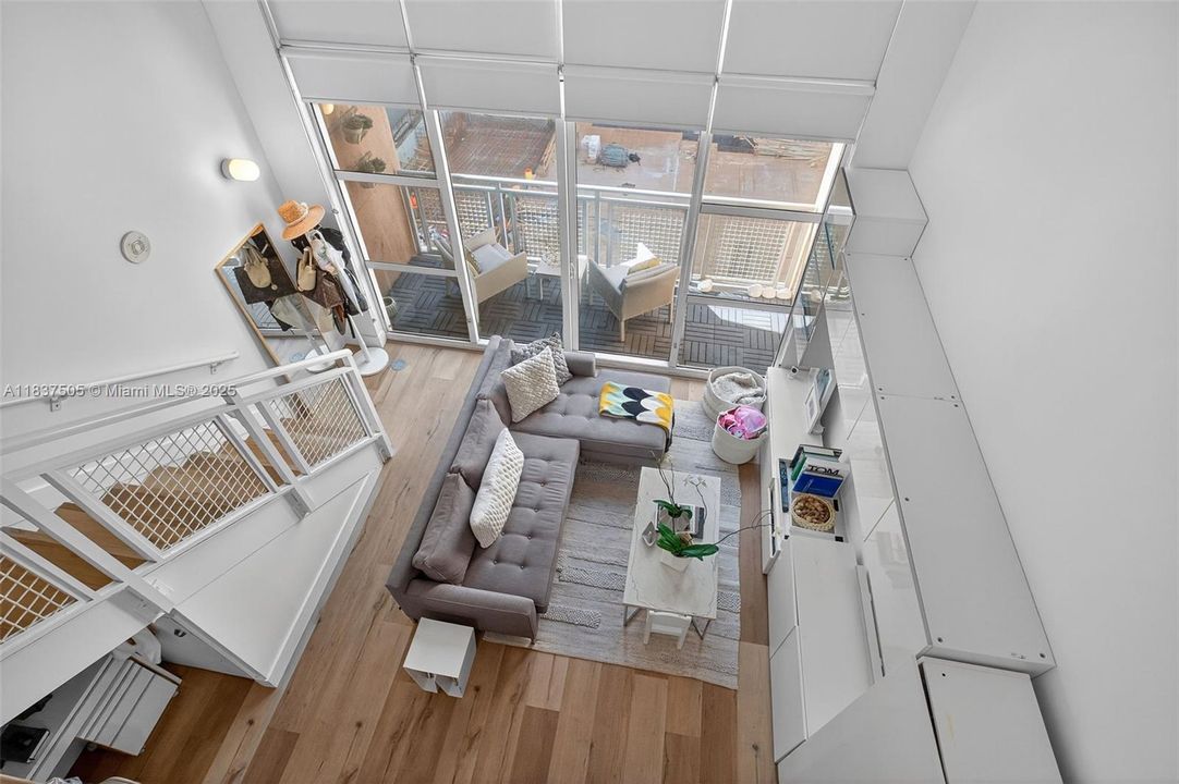 Activo con contrato: $345,000 (1 camas, 1 baños, 978 Pies cuadrados)