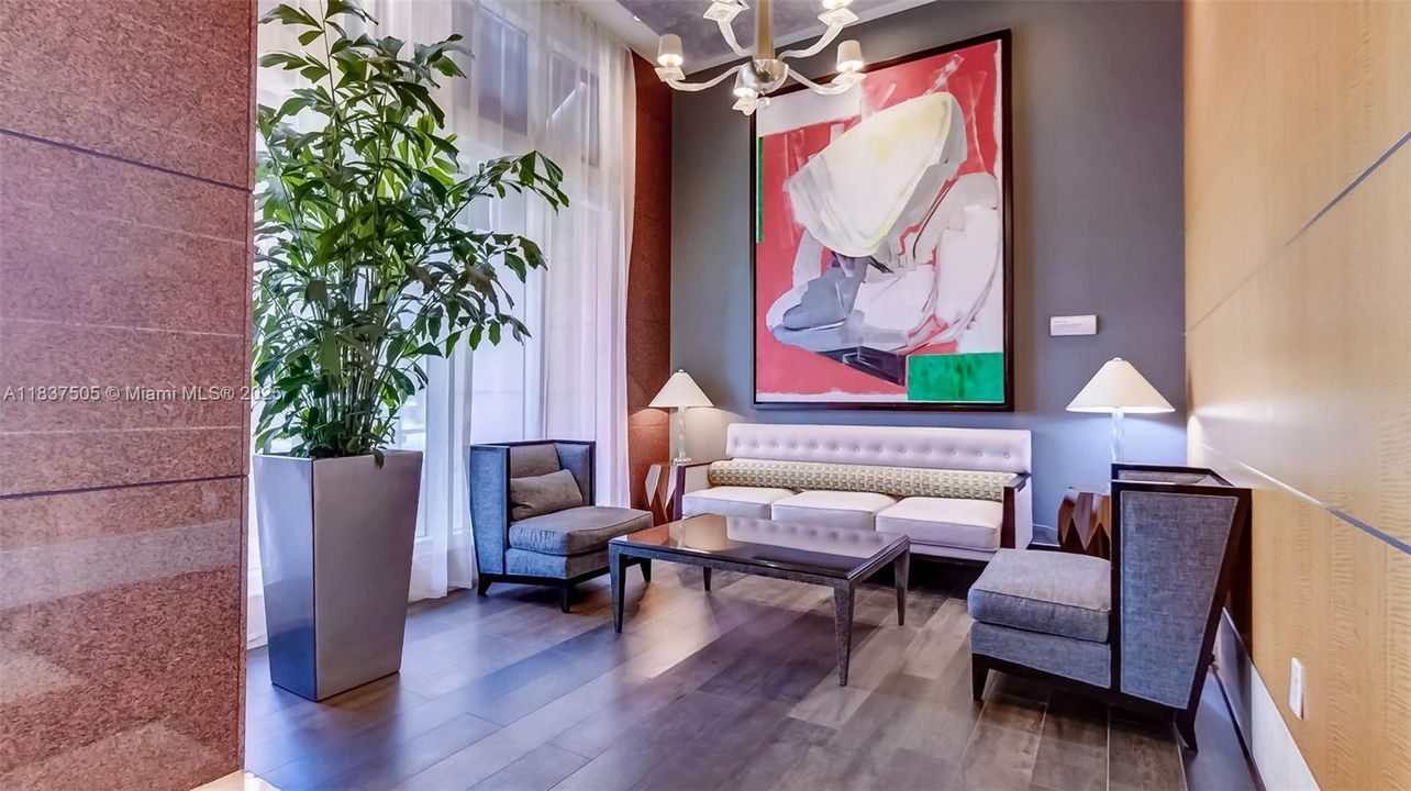 Activo con contrato: $345,000 (1 camas, 1 baños, 978 Pies cuadrados)