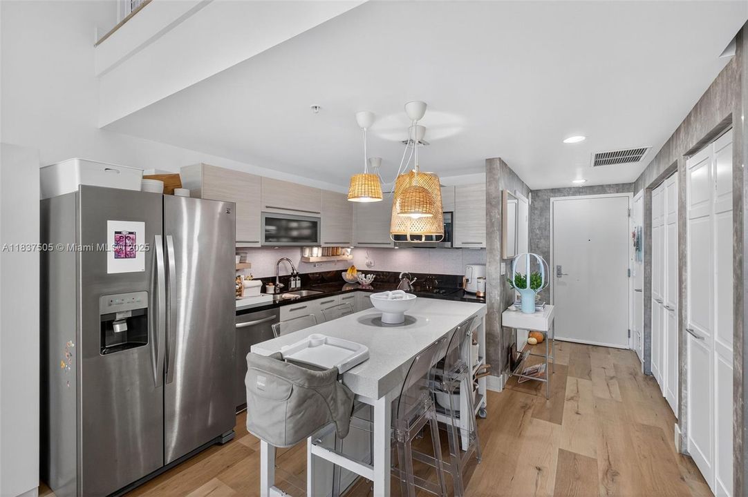 Activo con contrato: $345,000 (1 camas, 1 baños, 978 Pies cuadrados)