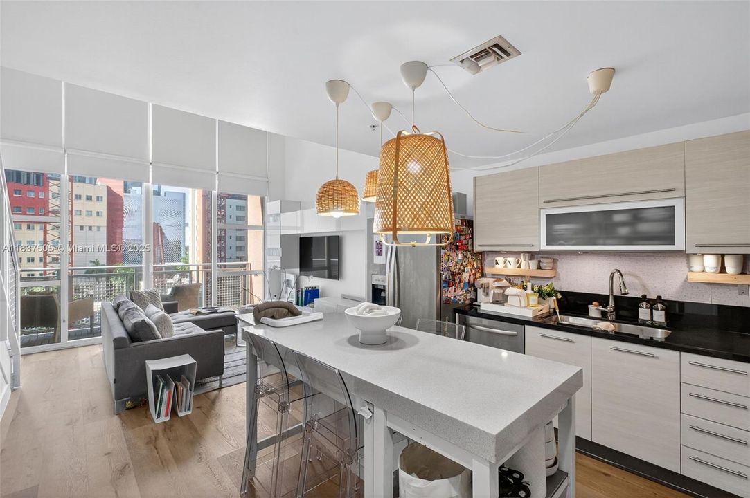 Activo con contrato: $345,000 (1 camas, 1 baños, 978 Pies cuadrados)