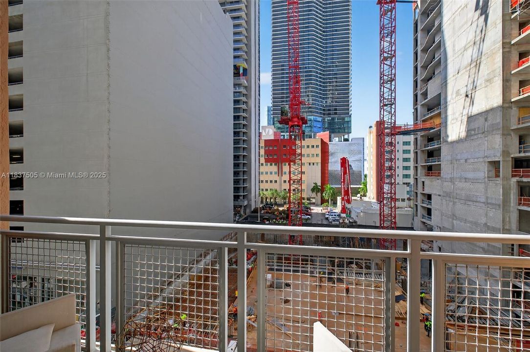 Activo con contrato: $345,000 (1 camas, 1 baños, 978 Pies cuadrados)