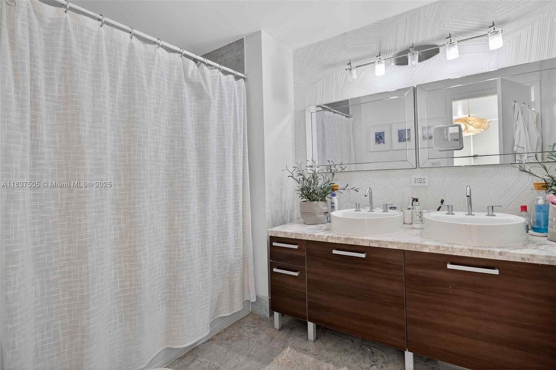 Activo con contrato: $345,000 (1 camas, 1 baños, 978 Pies cuadrados)