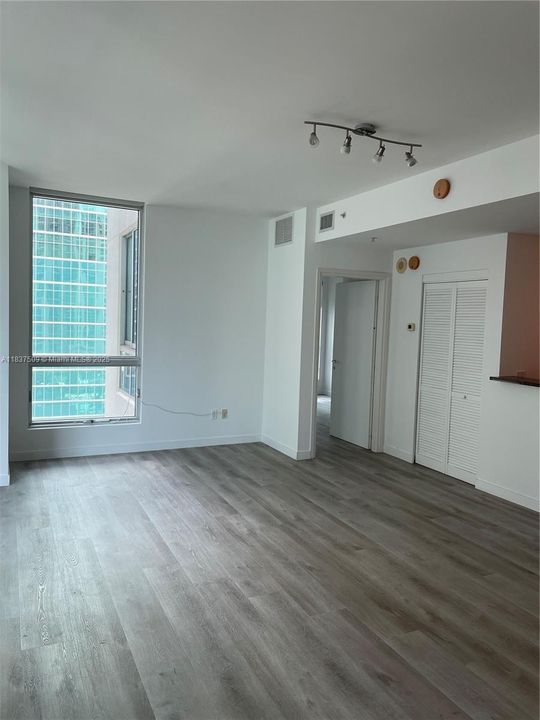 Recently Rented: $3,700 (2 beds, 2 baths, 1017 Square Feet)