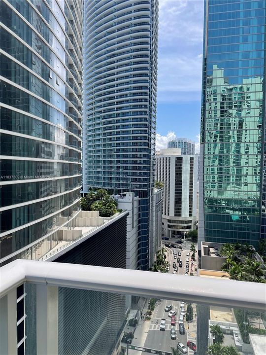 Recently Rented: $3,700 (2 beds, 2 baths, 1017 Square Feet)