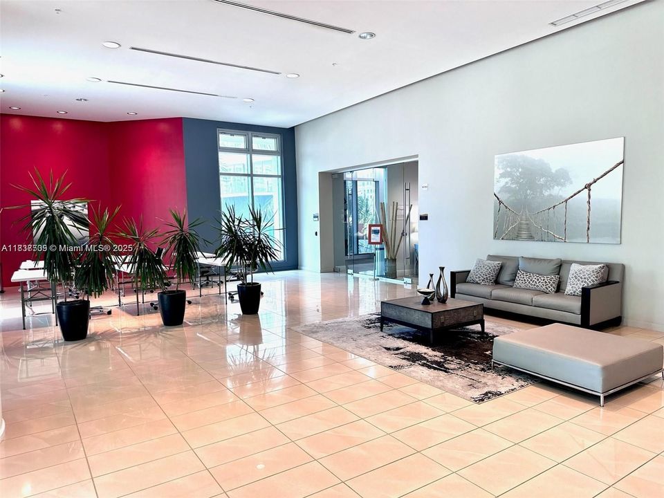 Recently Rented: $3,700 (2 beds, 2 baths, 1017 Square Feet)