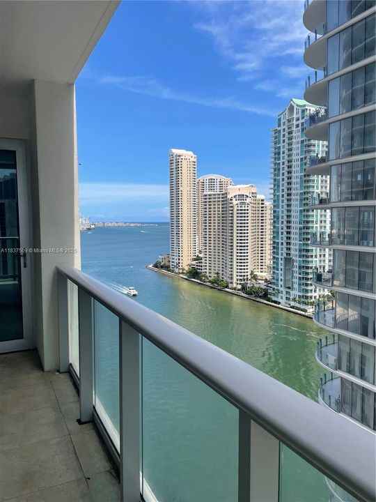 Recently Rented: $3,700 (2 beds, 2 baths, 1017 Square Feet)