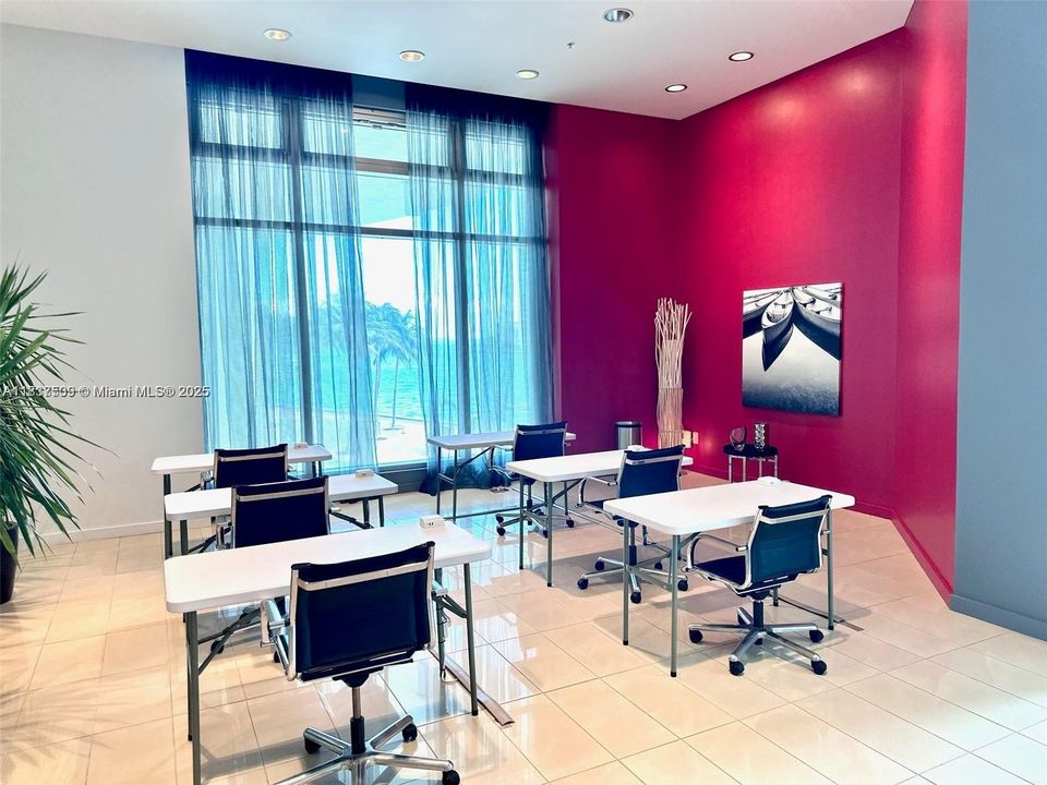 Recently Rented: $3,700 (2 beds, 2 baths, 1017 Square Feet)