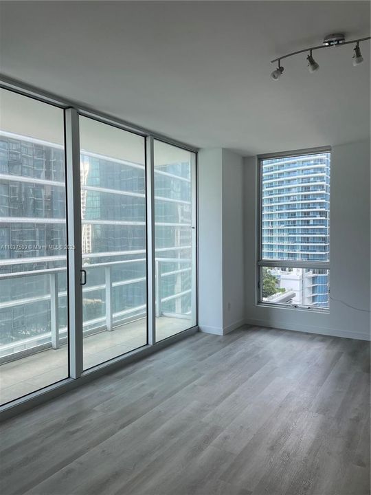 Recently Rented: $3,700 (2 beds, 2 baths, 1017 Square Feet)