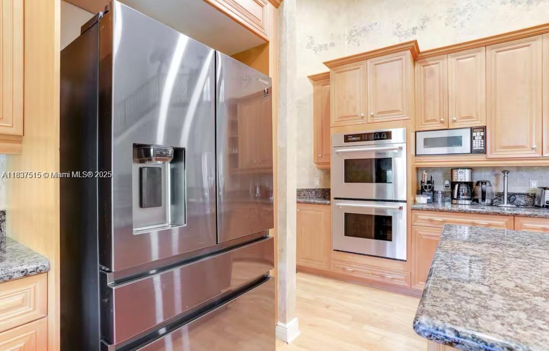 For Rent: $12,500 (5 beds, 4 baths, 5500 Square Feet)